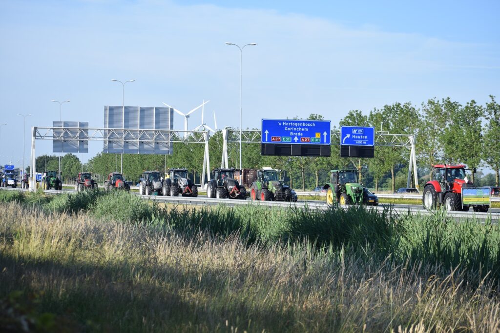 Sustainable Food Systems in the era of the Nitrogen Crisis 1 tractor ga405df2b9 1920 4