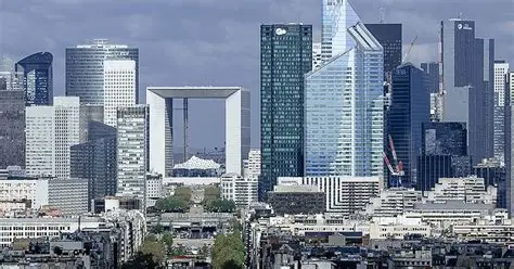 Le Défense – financial centre of Paris